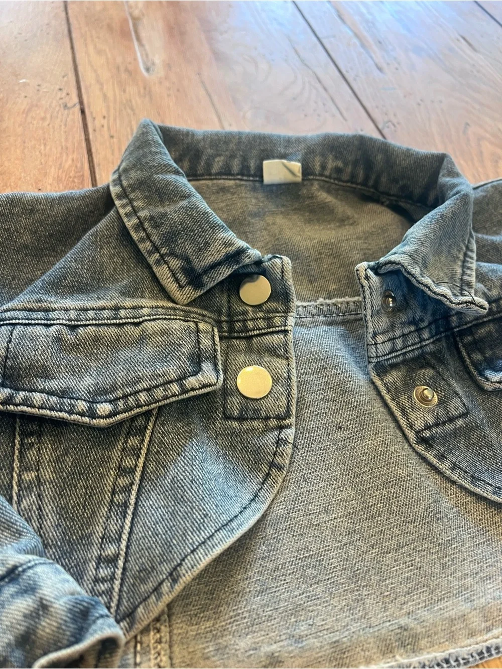 Cropped Kids Denim Jacket 4T Light Blue Snap Bottons front pockets Stylish kids